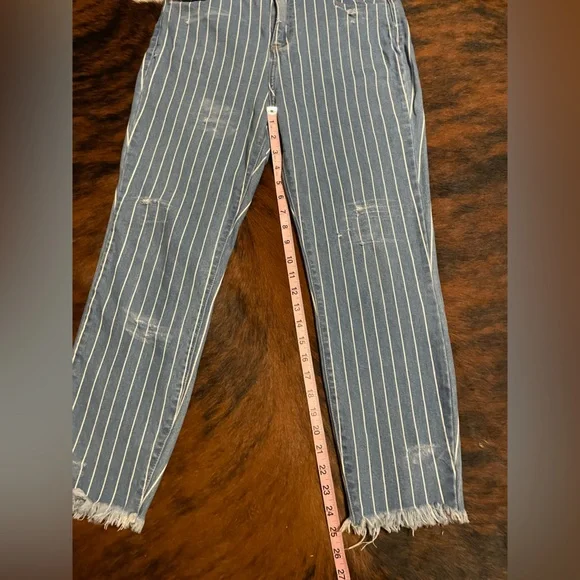 Cello Stripped Raw Hem Denim Jeans - Picture 5 of 6